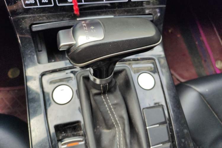 Used Hongqi H5 2018 30TD Dynamic Edition Gear Lever