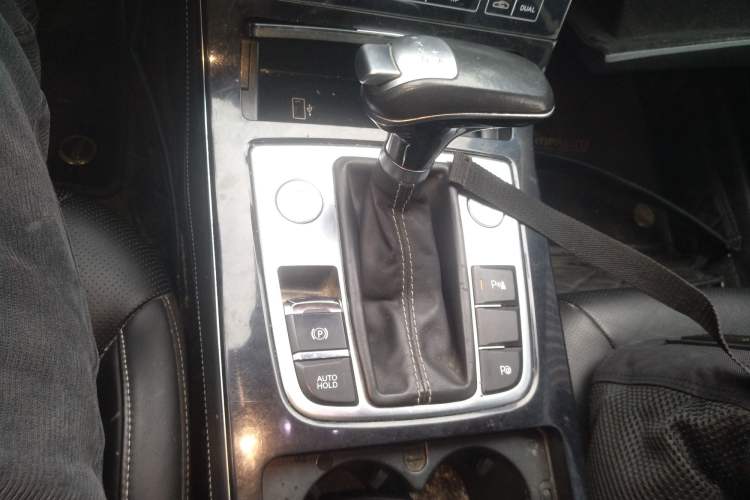 Used Hongqi H5 2018 30TD Smart Connect Dynamic Edition Gear Lever
