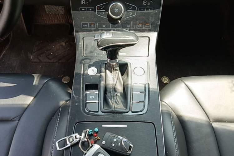 Used Hongqi H5 2018 30TD Dynamic Edition Gear Lever