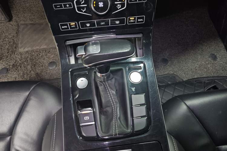 Used Hongqi H5 2018 30TD Dynamic Edition Gear Lever