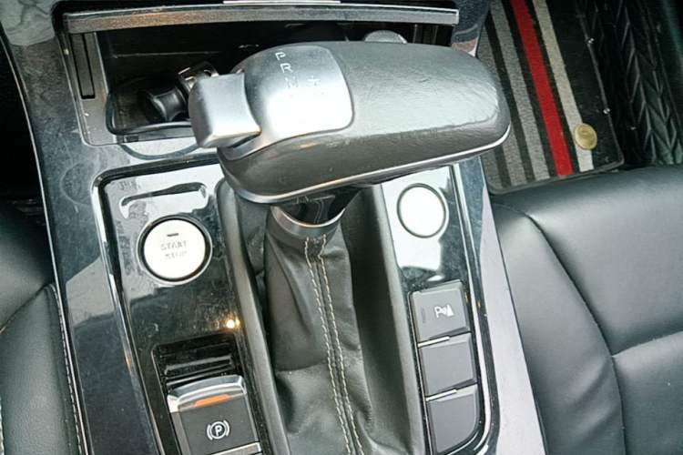 Used Hongqi H5 2018 30TD Smart Connect Dynamic Edition Gear Lever