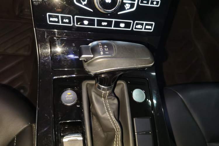 Used Hongqi H5 2018 30TD Dynamic Edition Gear Lever