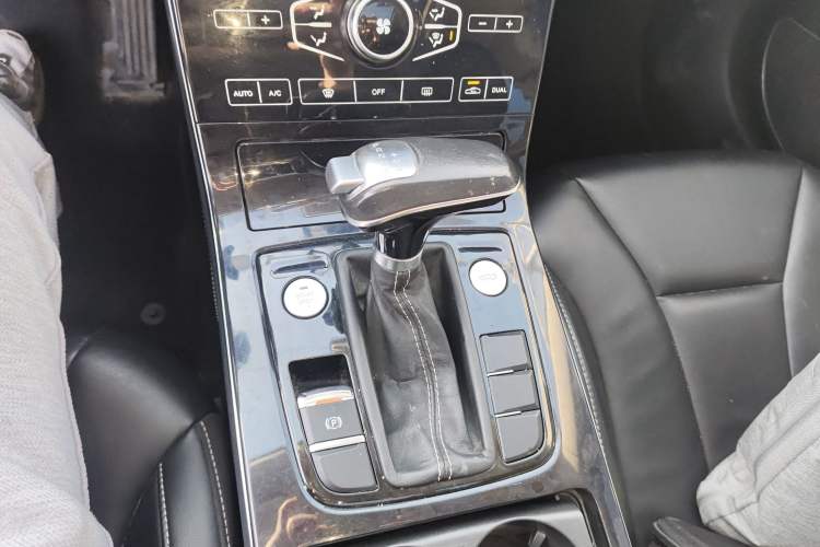 Used Hongqi H5 2018 30TD Dynamic Edition Gear Lever