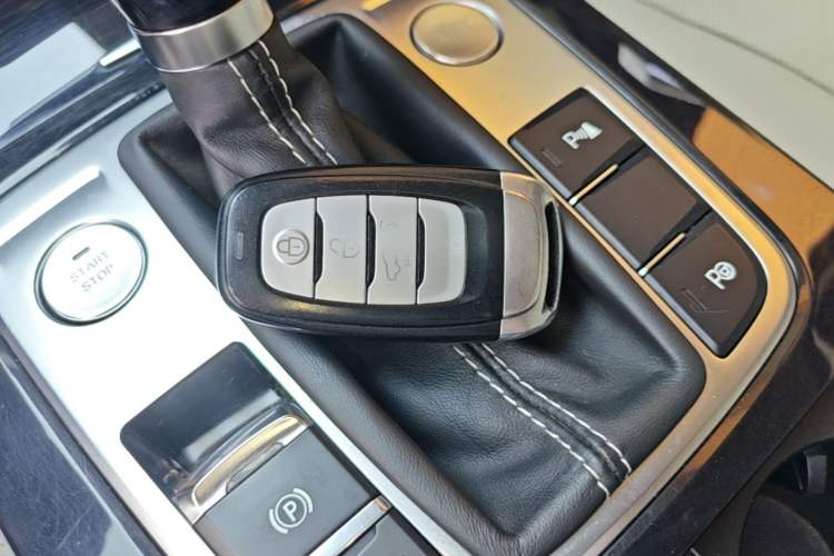 Used Hongqi H5 2018 30TD Smart Connect Dynamic Edition Interior 1