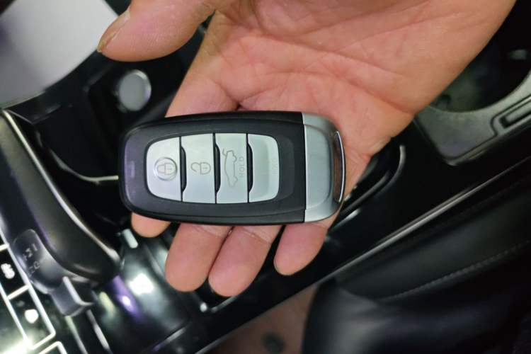 Used Hongqi H5 2018 30TD Smart Connect Dynamic Edition Interior 1