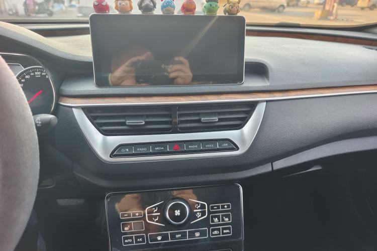 Used Hongqi H5 2018 30TD Smart Connect Dynamic Edition Interior 10