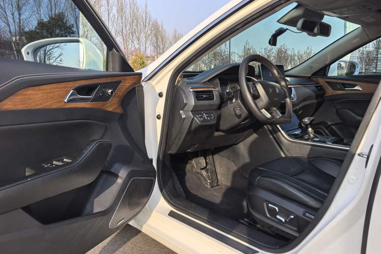 Used Hongqi H5 2018 30TD Smart Connect Dynamic Edition Interior 2