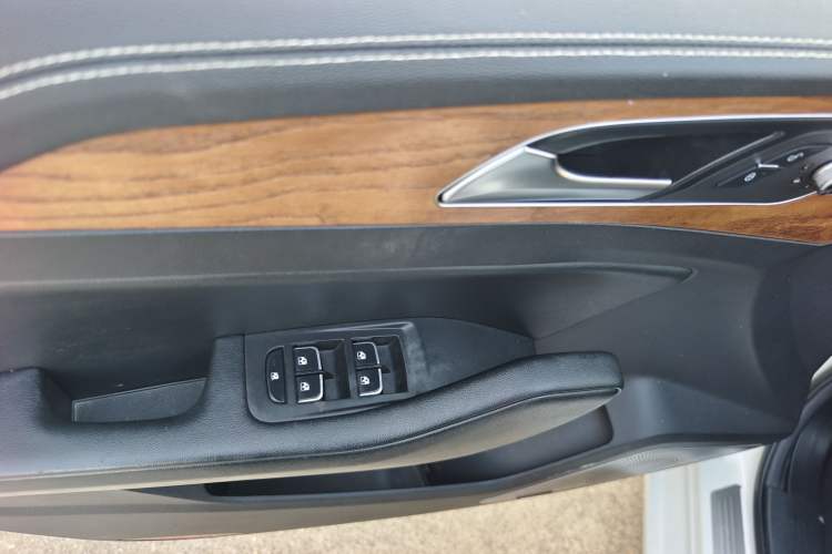 Used Hongqi H5 2018 30TD Smart Connect Dynamic Edition Interior 2