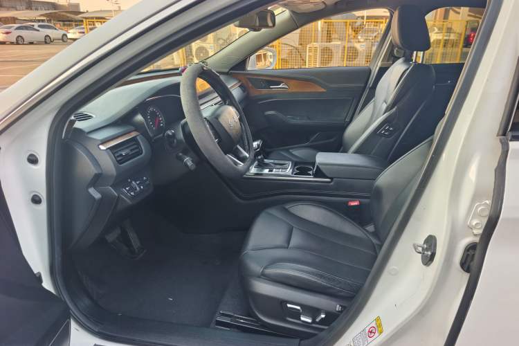 Used Hongqi H5 2018 30TD Smart Connect Dynamic Edition Interior 3