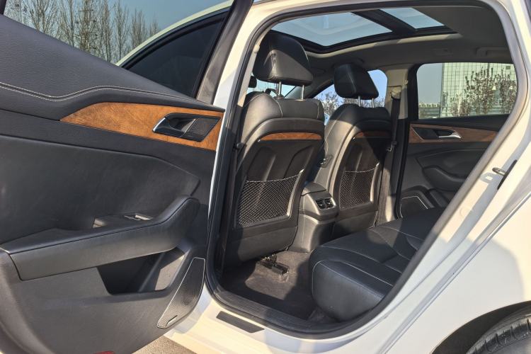 Used Hongqi H5 2018 30TD Smart Connect Dynamic Edition Interior 4