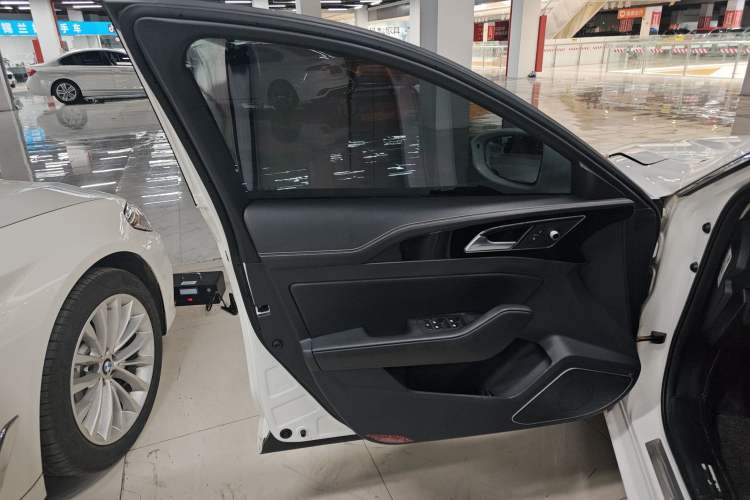 Used Hongqi H5 2018 30TD Dynamic Edition Interior 4