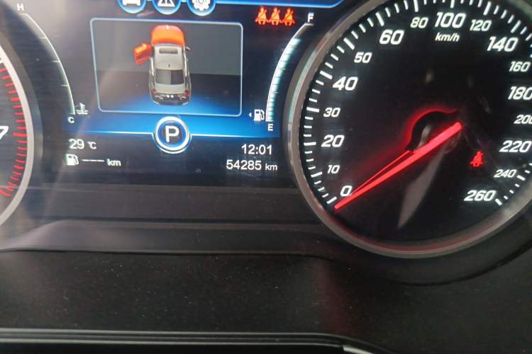 Used Hongqi H5 2018 30TD Smart Connect Dynamic Edition Odometer Close Up