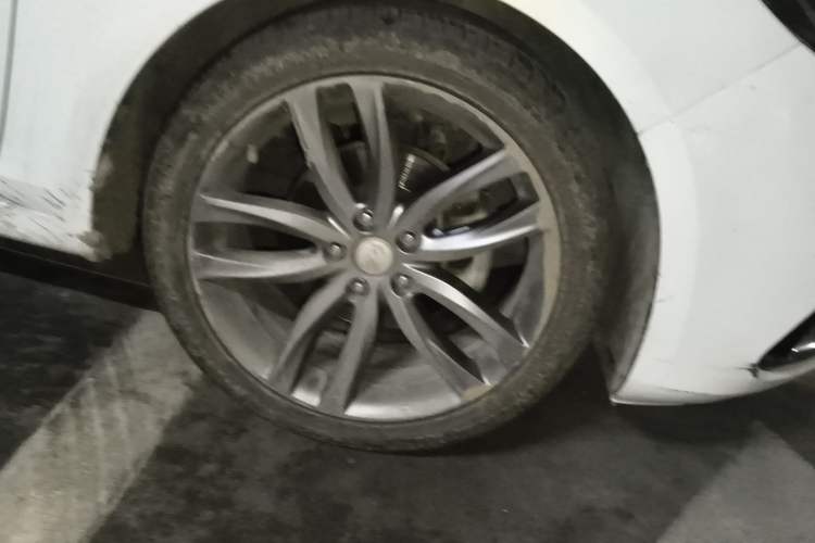 Used Hongqi H5 2018 30TD Smart Connect Dynamic Edition Right Front Wheel Hub