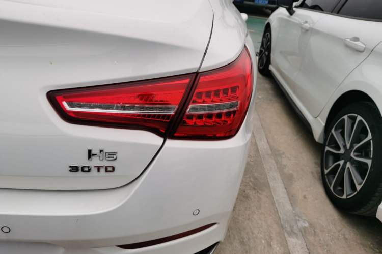 Used Hongqi H5 2018 30TD Smart Connect Dynamic Edition Right Rear Taillight