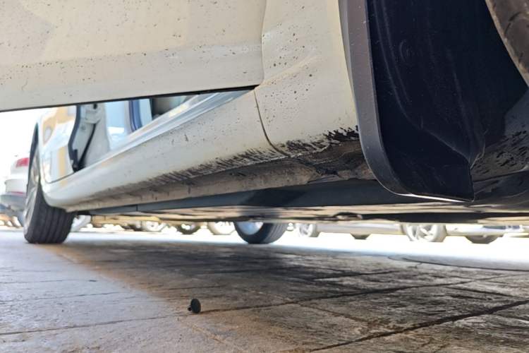 Used Hongqi H5 2018 30TD Smart Connect Dynamic Edition Right Side Sill