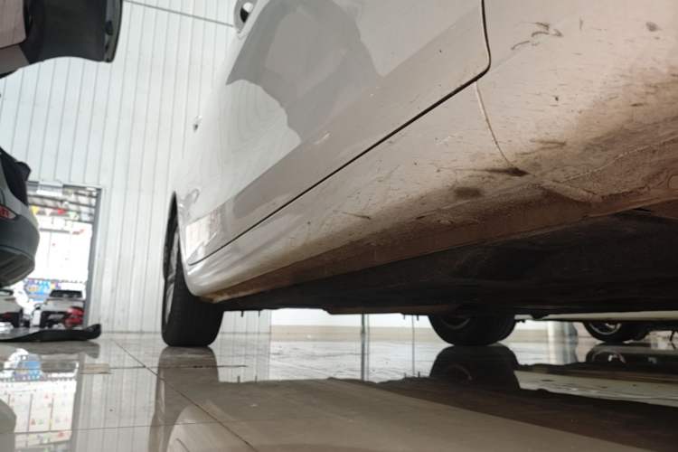 Used Hongqi H5 2018 30TD Dynamic Edition Right Side Sill