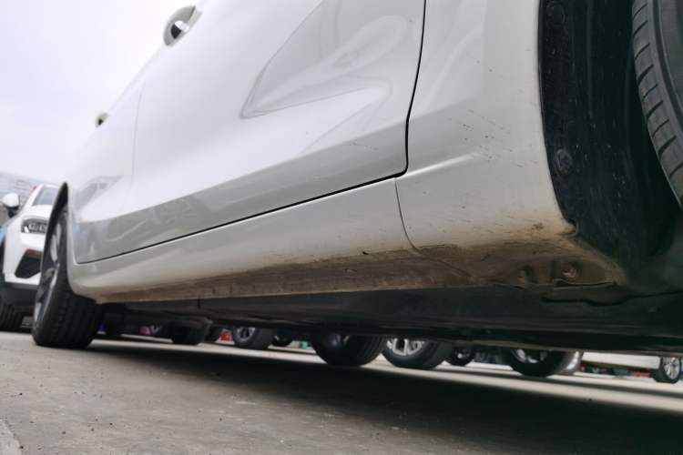 Used Hongqi H5 2018 30TD Smart Connect Dynamic Edition Right Side Sill