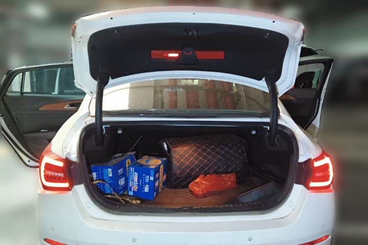 Used Hongqi H5 2018 30TD Smart Connect Dynamic Edition Trunk