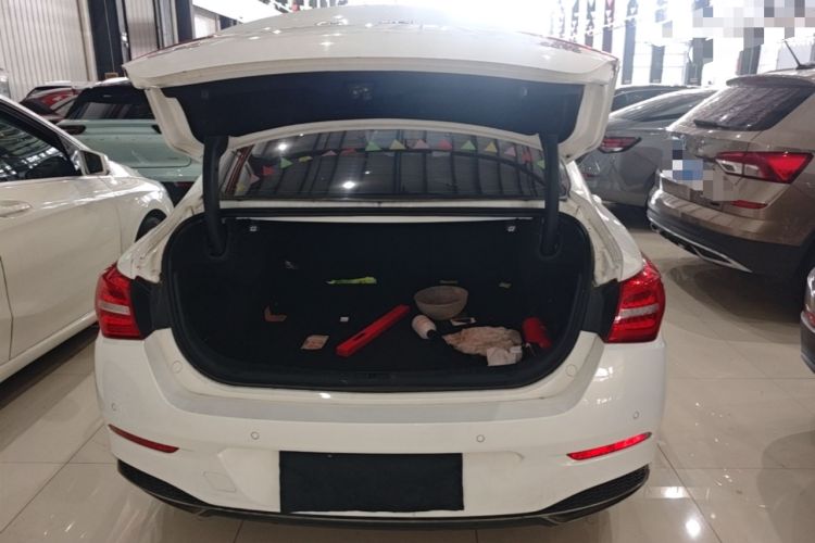 Used Hongqi H5 2018 30TD Dynamic Edition Trunk