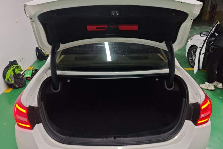 Used Hongqi H5 2018 30TD Smart Connect Dynamic Edition Trunk