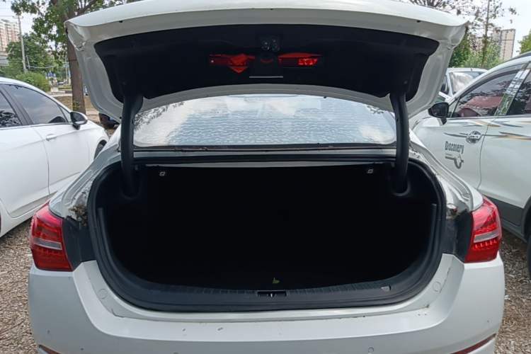 Used Hongqi H5 2018 30TD Dynamic Edition Trunk