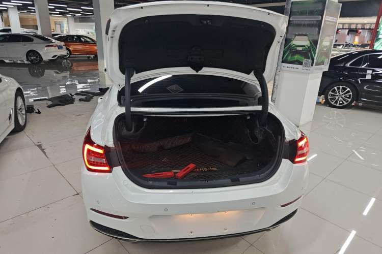 Used Hongqi H5 2018 30TD Dynamic Edition Trunk