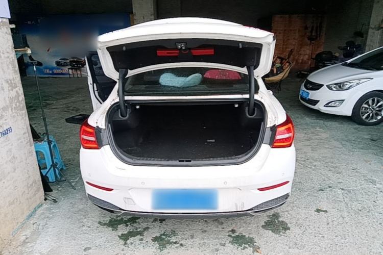 Used Hongqi H5 2018 30TD Smart Connect Dynamic Edition Trunk