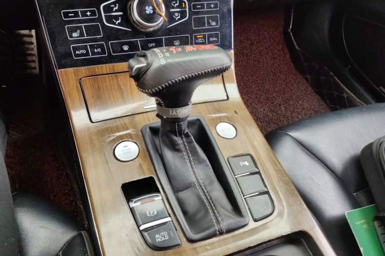 Used Hongqi H5 2018 30TD Smart Connect Dynamic Edition Audio And AC Panel