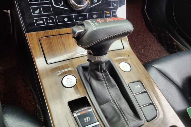 Used Hongqi H5 2018 30TD Smart Connect Dynamic Edition Gear Lever