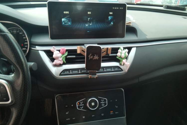 Used Hongqi H5 2019 30TD Smart Connect Enjoy Edition Audio And AC Panel