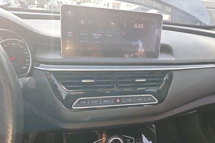 Used Hongqi H5 2019 30TD Dynamic Edition Audio And AC Panel