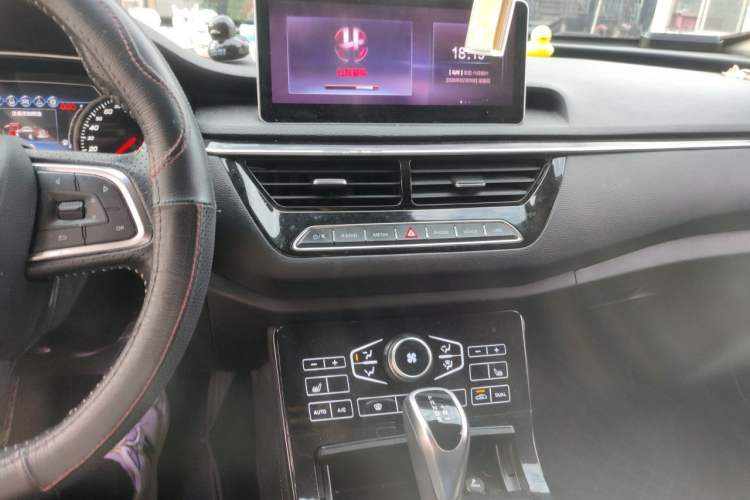 Used Hongqi H5 2019 30TD Smart Connect Dynamic Edition Audio And AC Panel