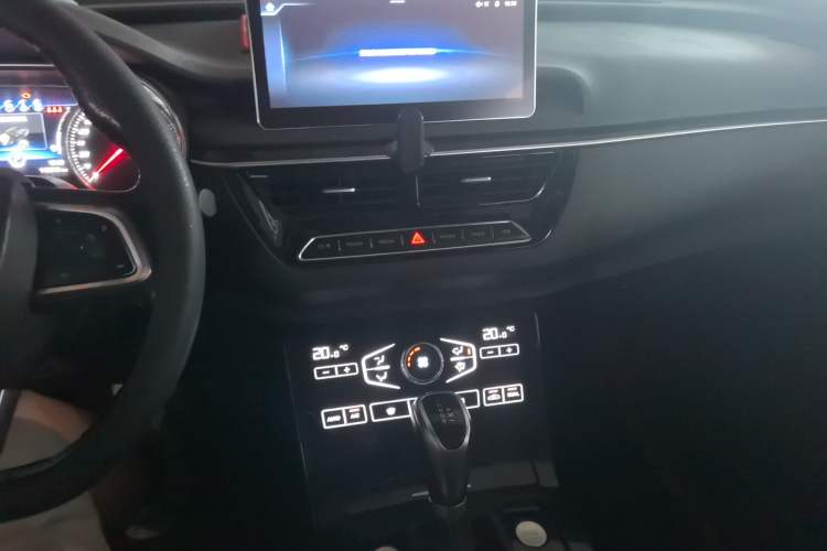 Used Hongqi H5 2019 30TD Dynamic Edition Audio And AC Panel