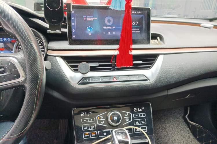 Used Hongqi H5 2019 30TD Smart Connect Enjoy Edition Audio And AC Panel