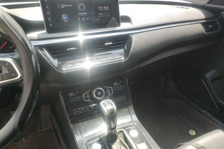 Used Hongqi H5 2019 30TD Smart Connect Dynamic Edition Audio And AC Panel