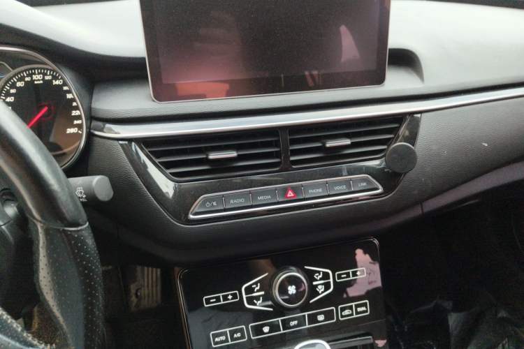 Used Hongqi H5 2019 30TD Dynamic Edition Audio And AC Panel