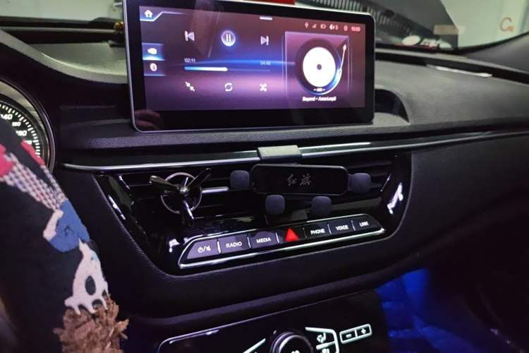 Used Hongqi H5 2019 30TD Dynamic Edition Audio And AC Panel