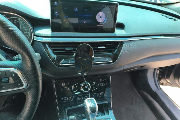 Used Hongqi H5 2019 30TD Dynamic Edition Audio And AC Panel