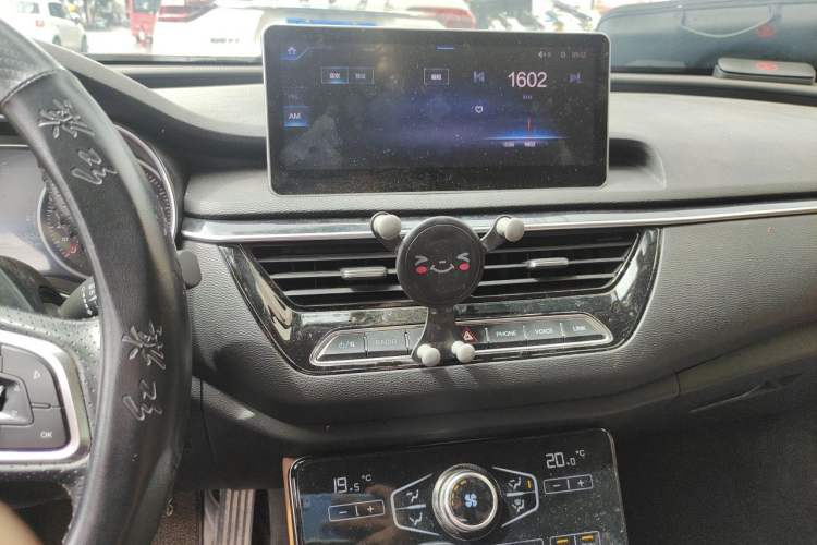 Used Hongqi H5 2019 30TD Dynamic Edition Audio And AC Panel