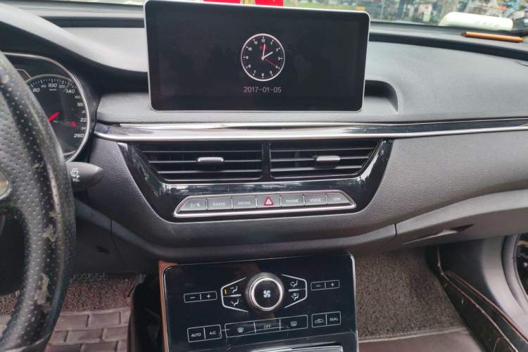 Used Hongqi H5 2019 30TD Smart Connect Dynamic Edition Audio And AC Panel