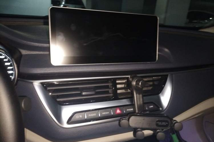 Used Hongqi H5 2019 30TD Dynamic Edition Audio And AC Panel