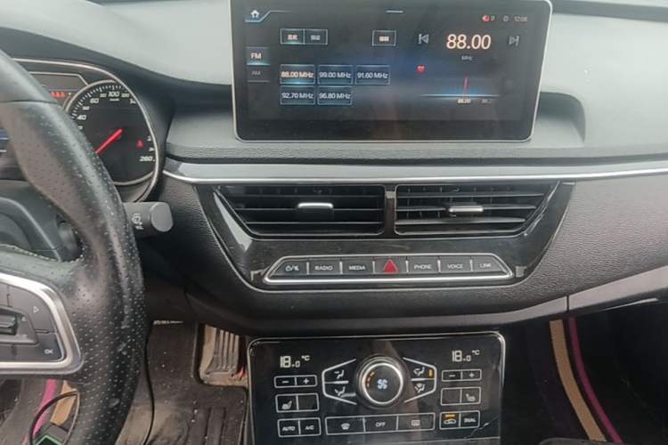 Used Hongqi H5 2019 30TD Smart Connect Dynamic Edition Audio And AC Panel