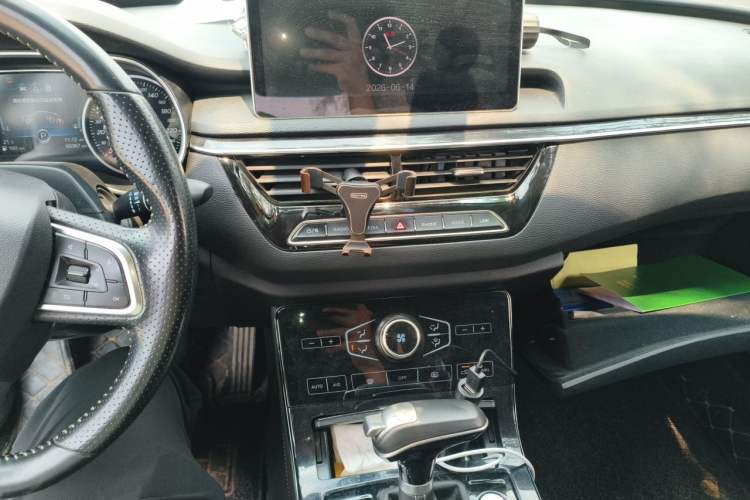 Used Hongqi H5 2019 30TD Dynamic Edition Audio And AC Panel