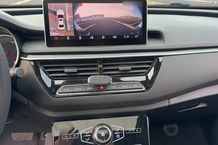 Used Hongqi H5 2019 30TD Smart Connect Dynamic Edition Audio And AC Panel