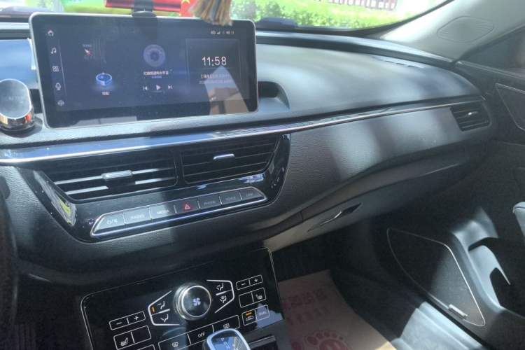 Used Hongqi H5 2019 30TD Smart Connect Dynamic Edition Audio And AC Panel