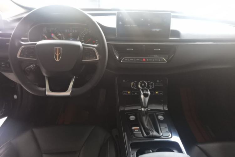Used Hongqi H5 2019 30TD Dynamic Edition Center Console