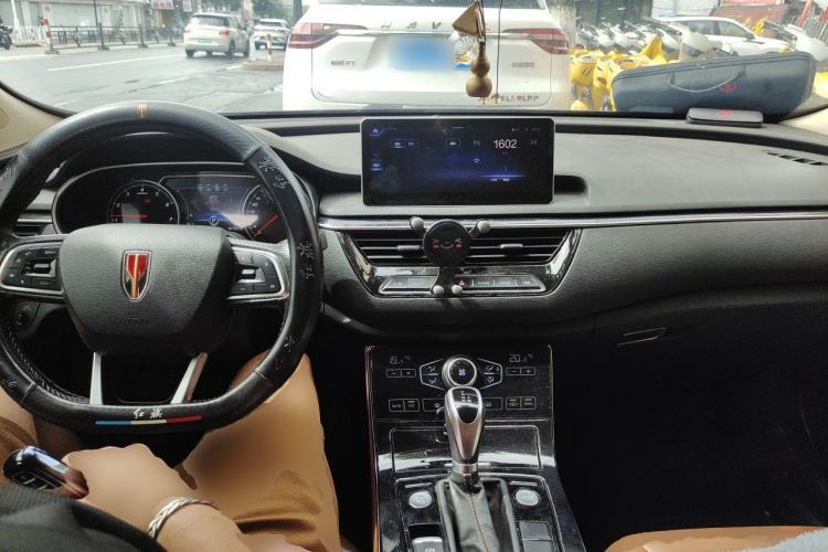 Used Hongqi H5 2019 30TD Dynamic Edition Center Console