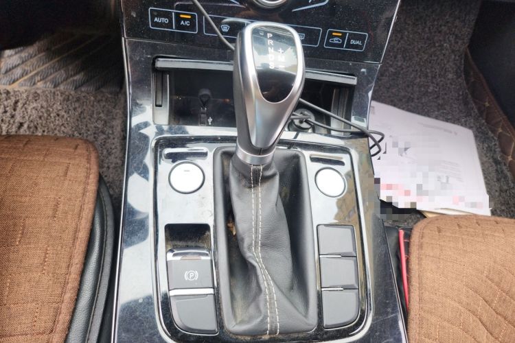 Used Hongqi H5 2019 30TD Dynamic Edition Gear Lever