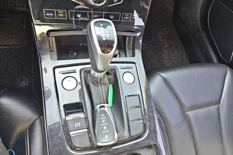 Used Hongqi H5 2019 30TD Dynamic Edition Gear Lever