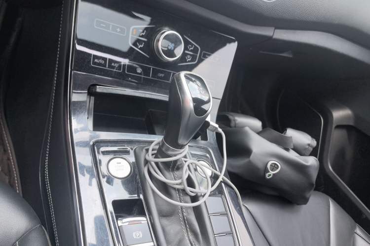 Used Hongqi H5 2019 30TD Dynamic Edition Gear Lever